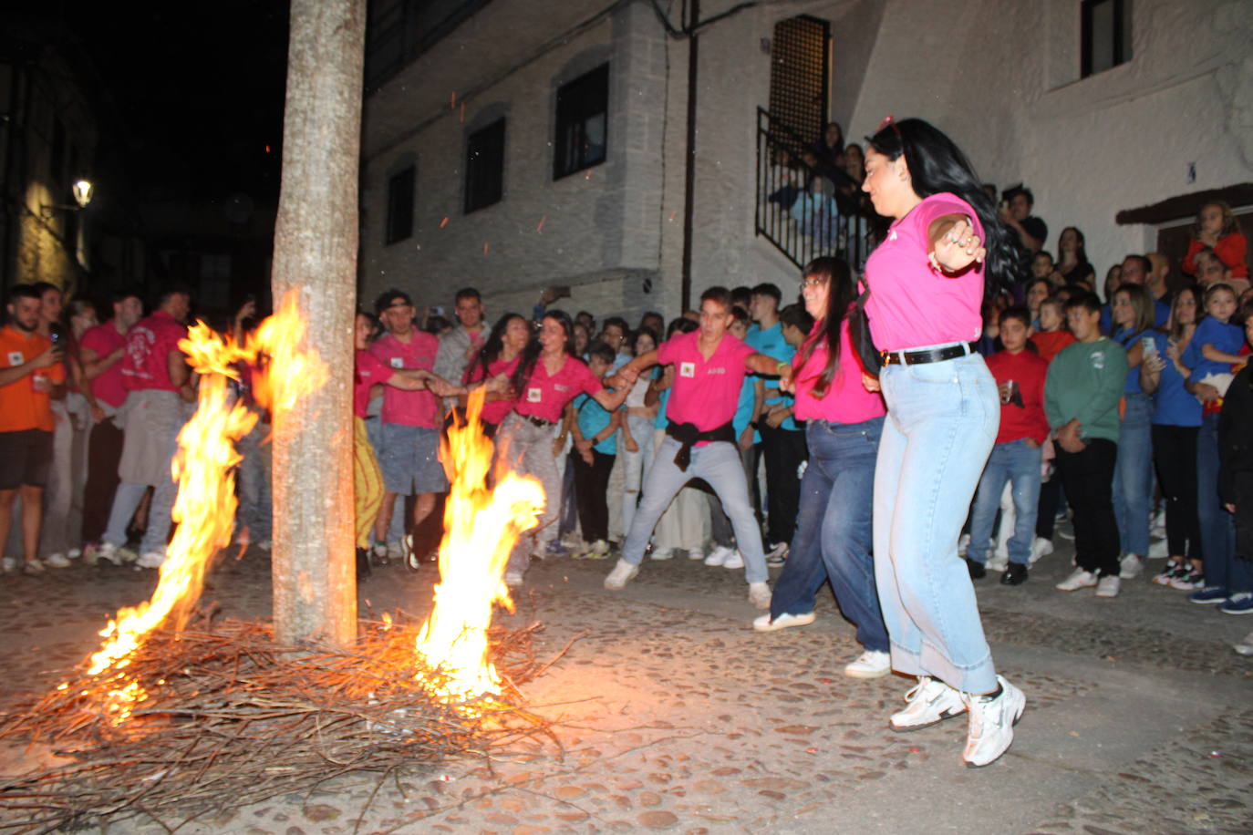 San Esteban de la Sierra celebra una intensa jornada de vísperas en honor al Cristo