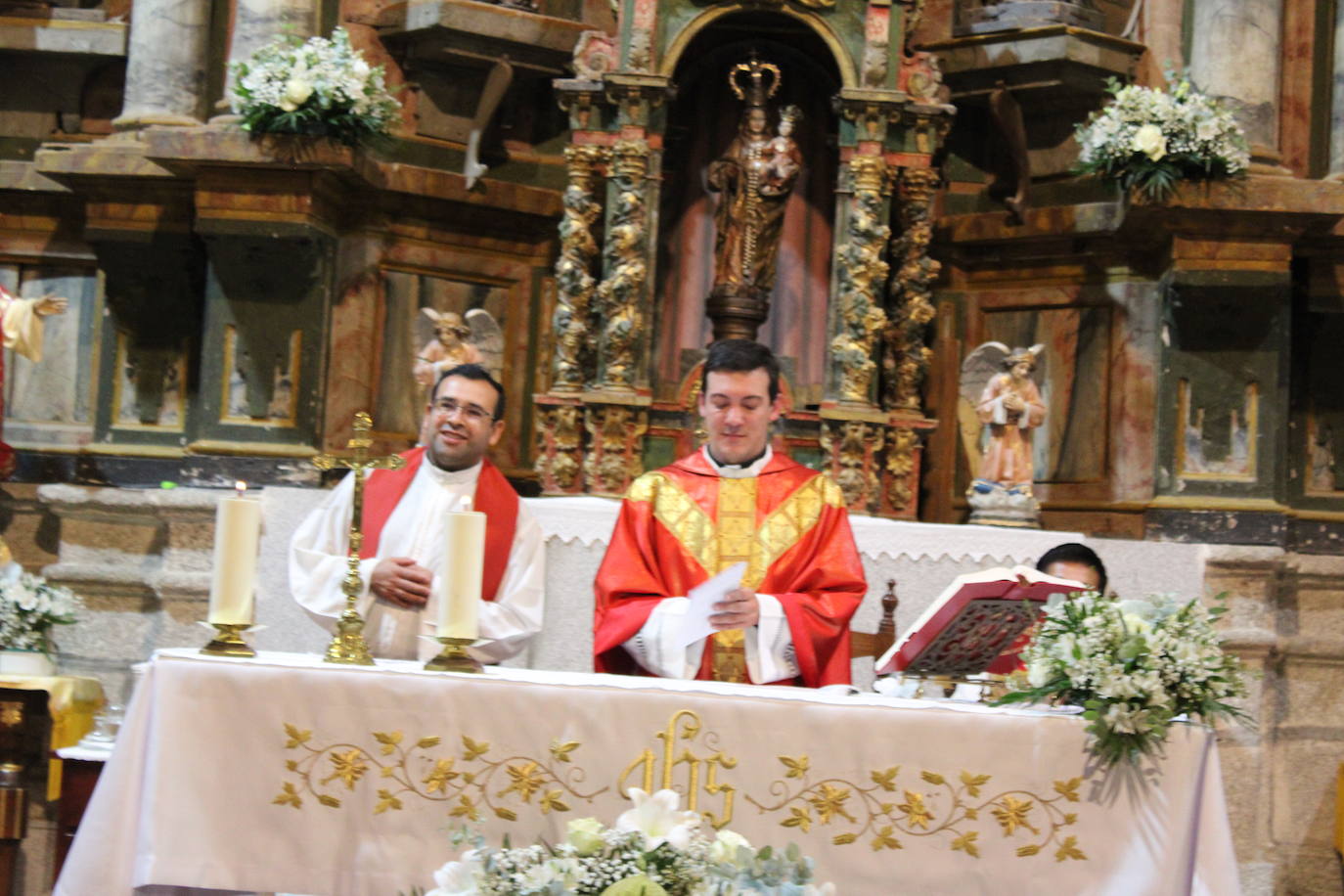 San Esteban de la Sierra luce con esplendor en el día del Cristo