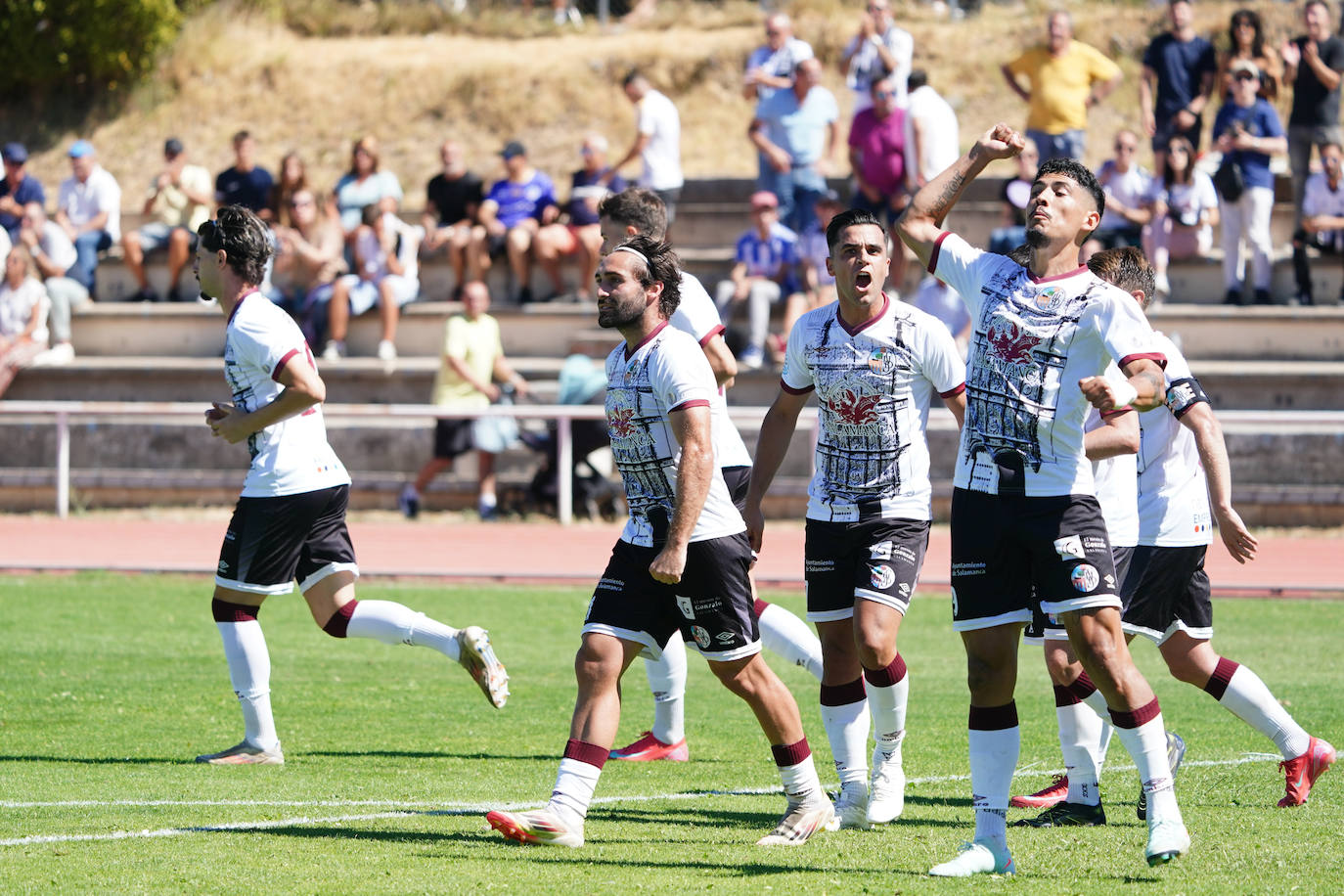 Las mejores imágenes del triunfo del Salamanca UDS en Las Pistas