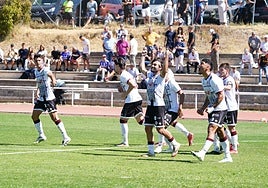 Celebración del primer gol de Servetti.