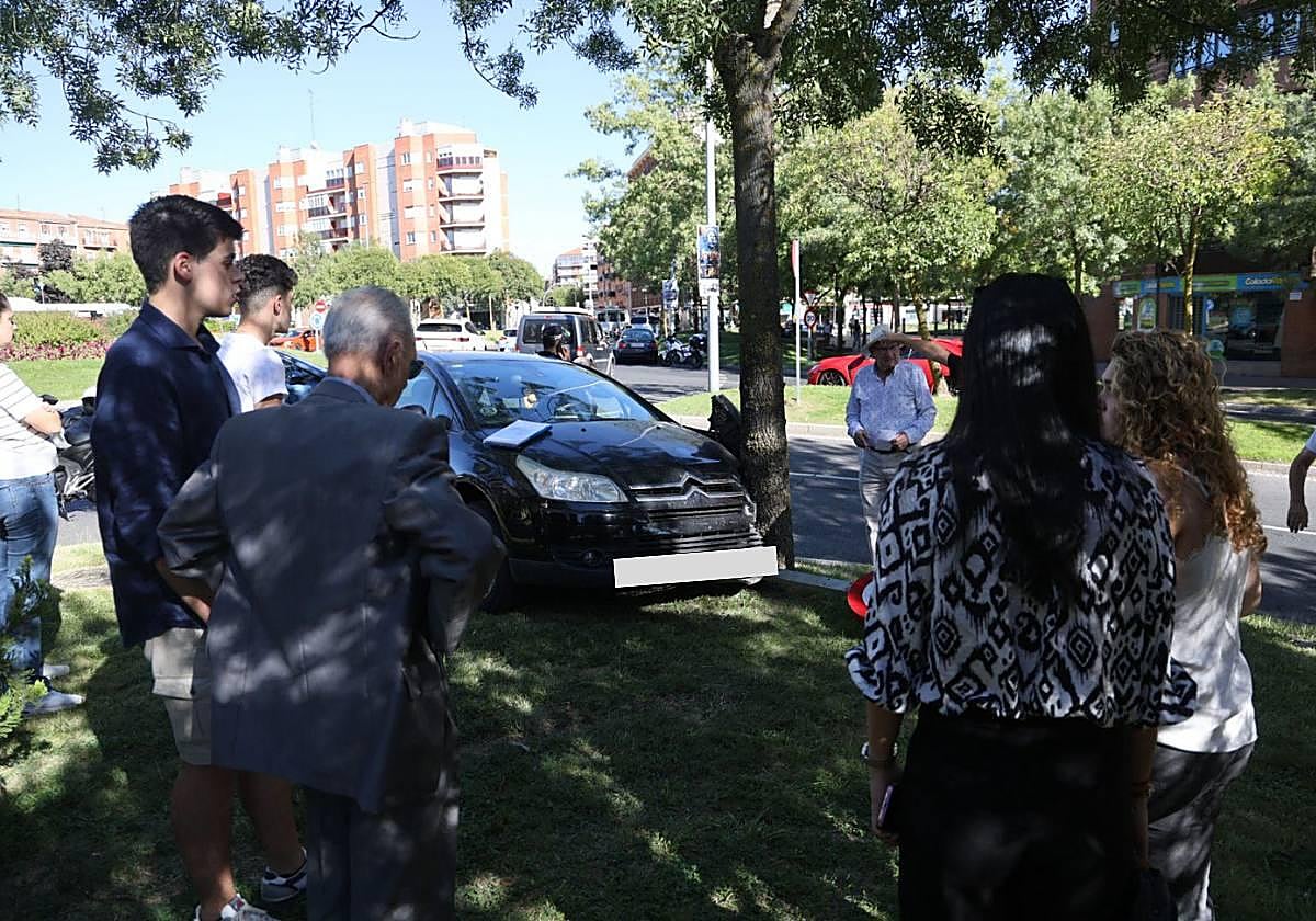 Imagen del accidente ocurrido esta tarde en la glorieta del San Juan Bosco.