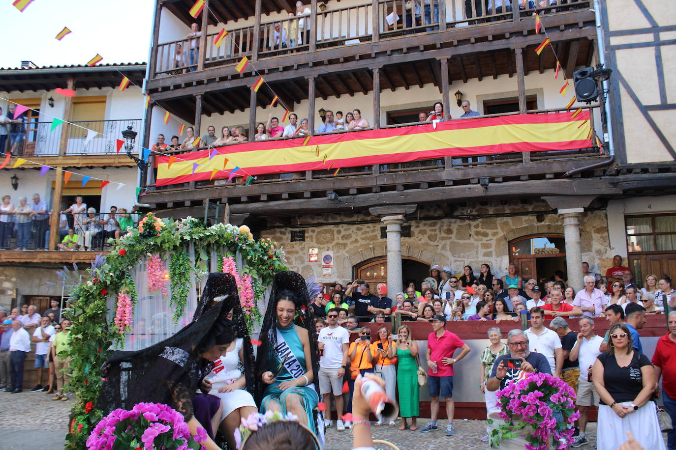 San Esteban de la Sierra disfruta con el toro