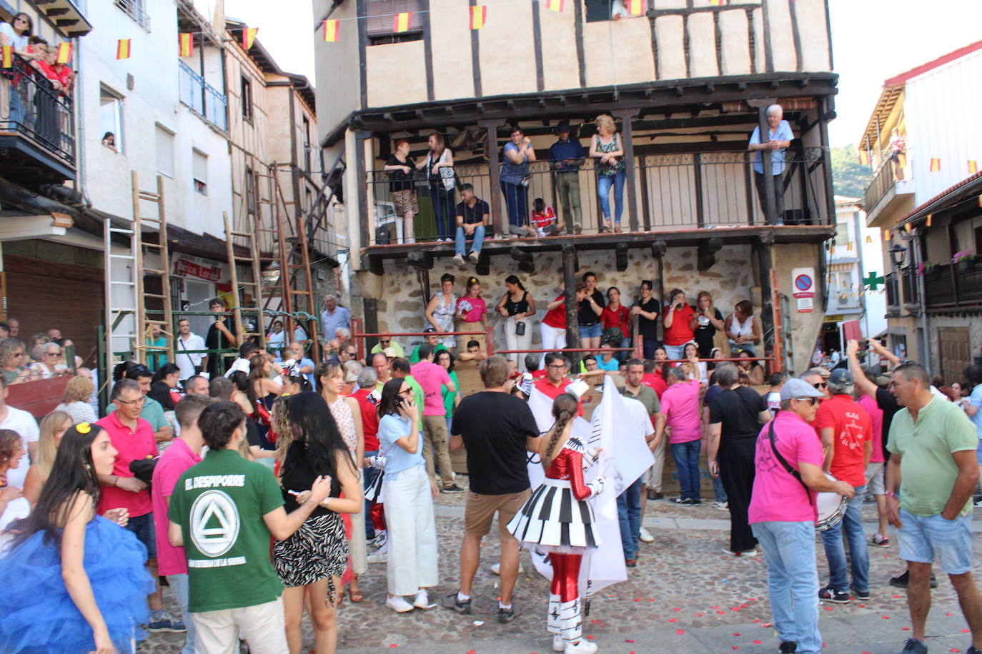 San Esteban de la Sierra disfruta con el toro