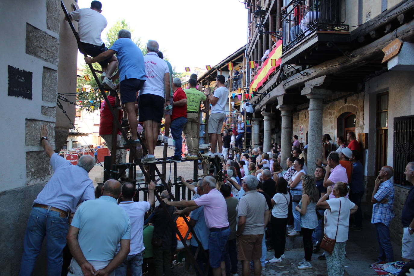 San Esteban de la Sierra disfruta con el toro