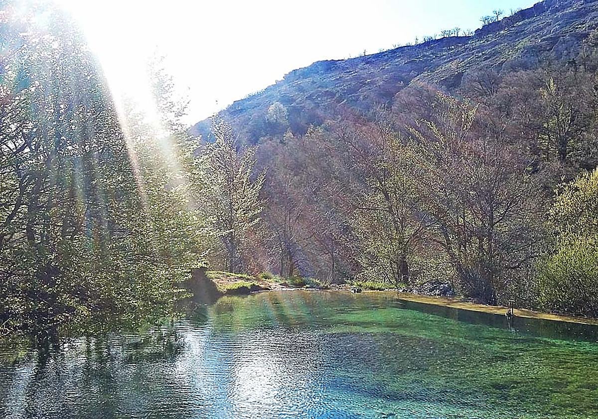 Imagen de la cascada de Covalagua, ubicada en Palencia.