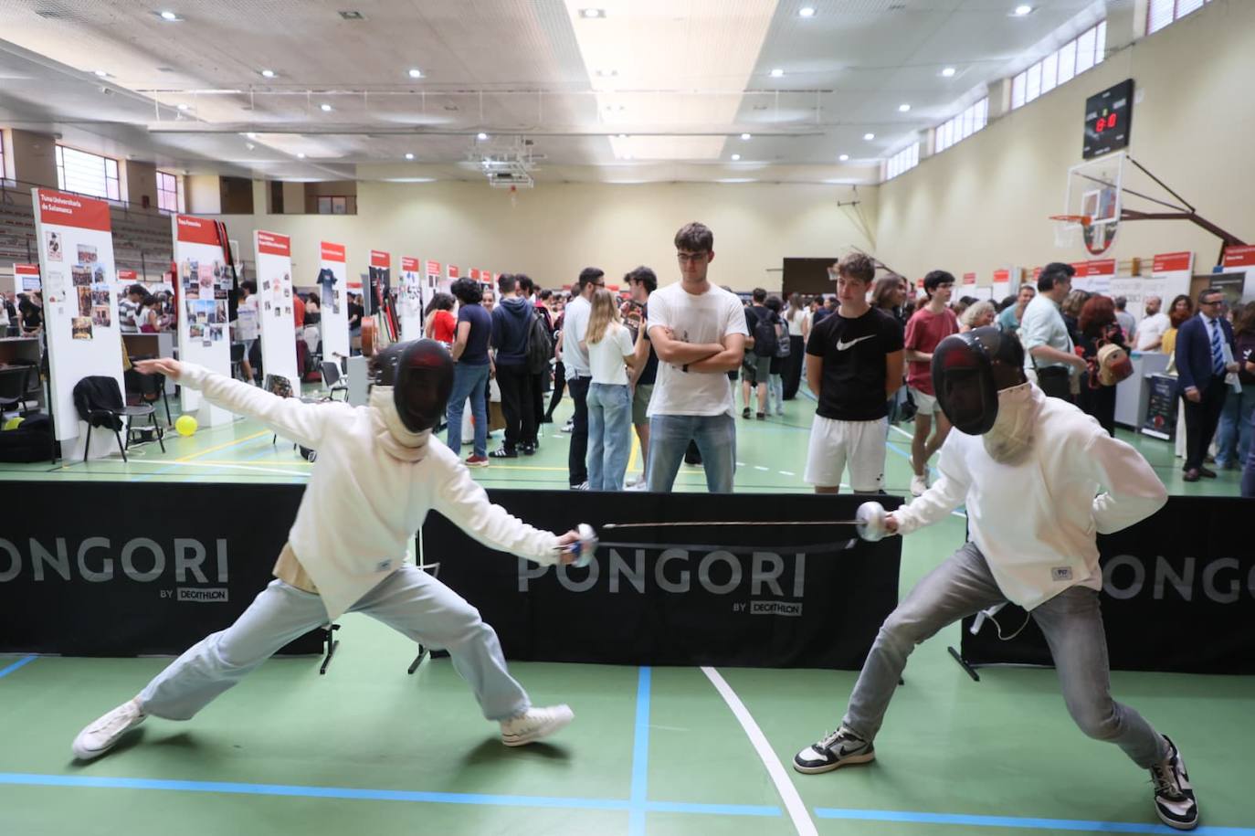 Pistoletazo de salida al curso: gran ambiente en la Feria de Bienvenida de la Universidad