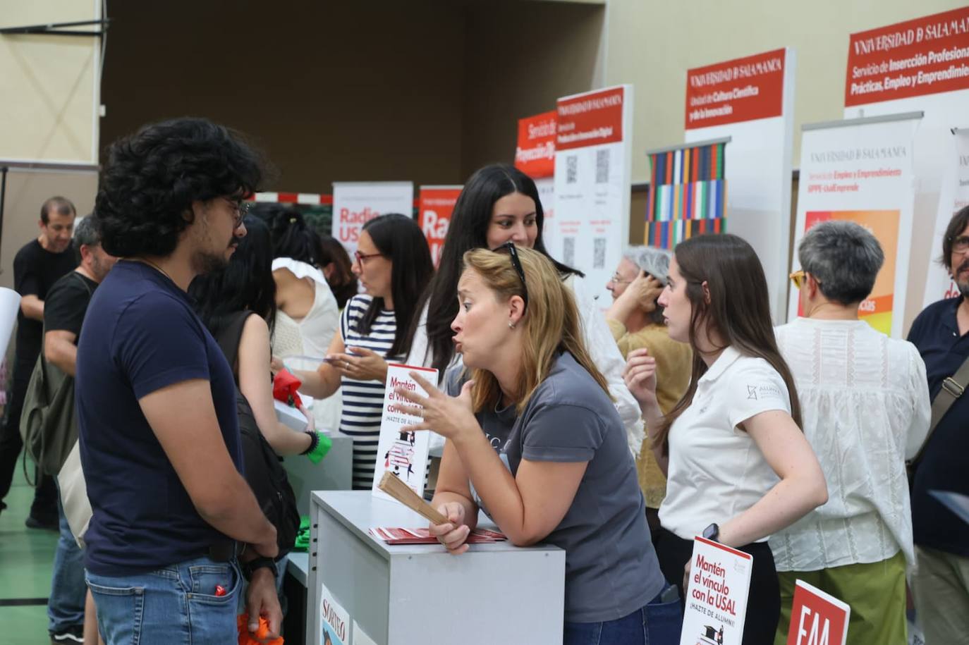 Pistoletazo de salida al curso: gran ambiente en la Feria de Bienvenida de la Universidad