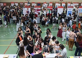 Pistoletazo de salida al curso: gran ambiente en la Feria de Bienvenida de la Universidad