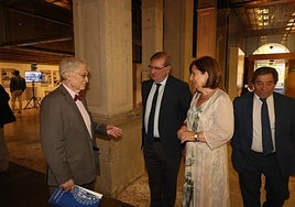 Llegada del secretario de Estado de Memoria Democrática, Fernando Martínez (segundo izquierda).