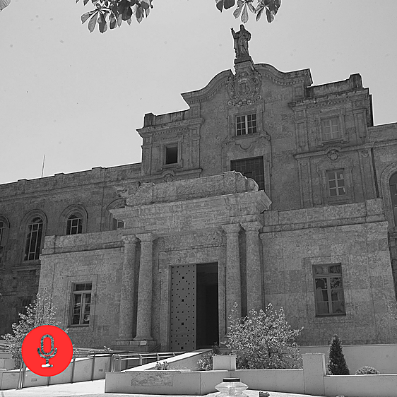 Adiós, jesuitas. Hola, cementerio civil