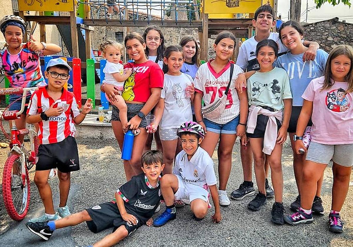 Un grupo de escolares, en la localidad de Juzbado.