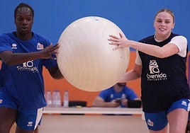Djaldi-Tabdi y Erikstrup, durante un ejercicio en el entrenamiento de ayer.