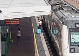 El Media Distancia a Madrid, estacionado en Salamanca.