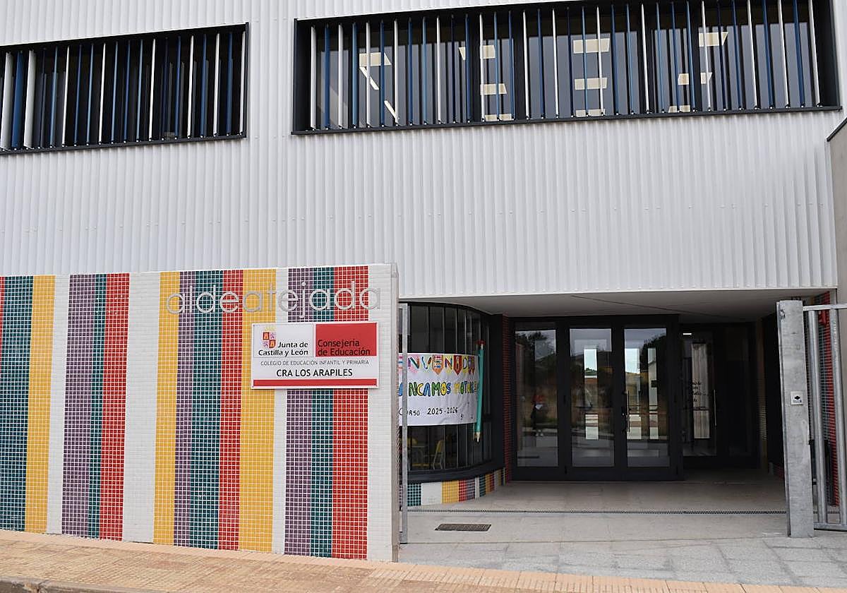 Entrada del nuevo colegio de Aldeatejada.