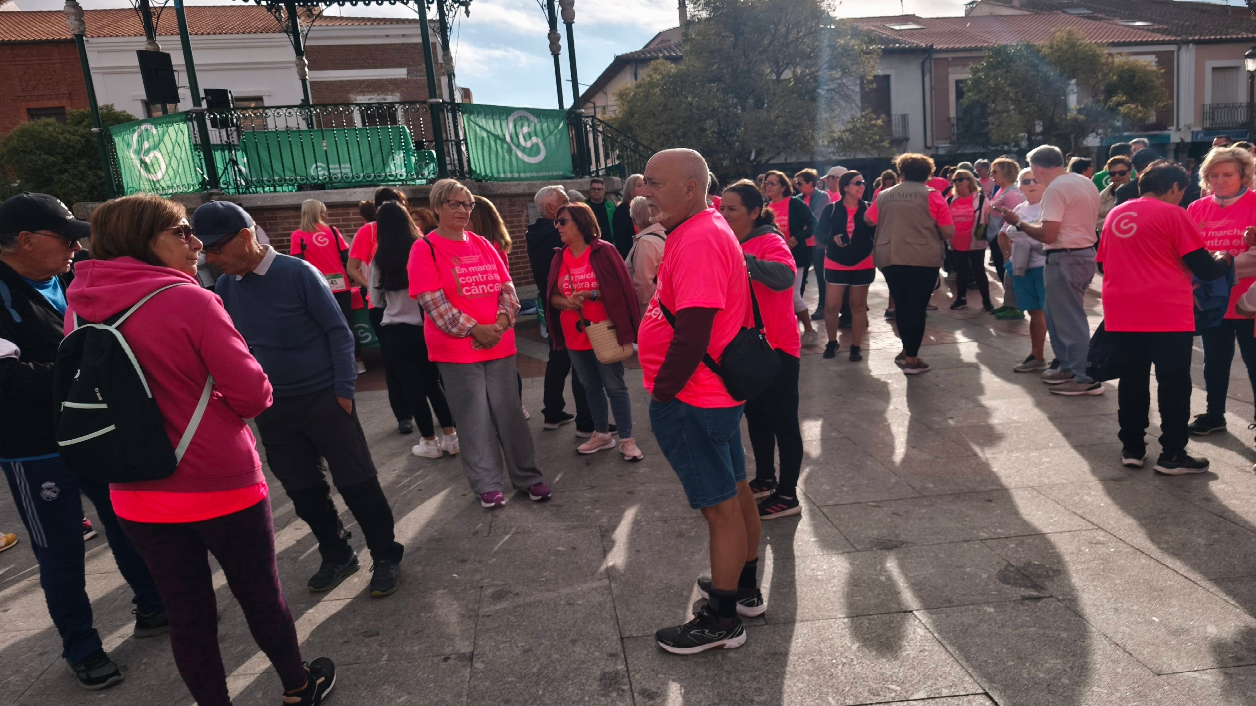 Peñaranda se tiñe de rosa en apoyo a la lucha contra el cáncer