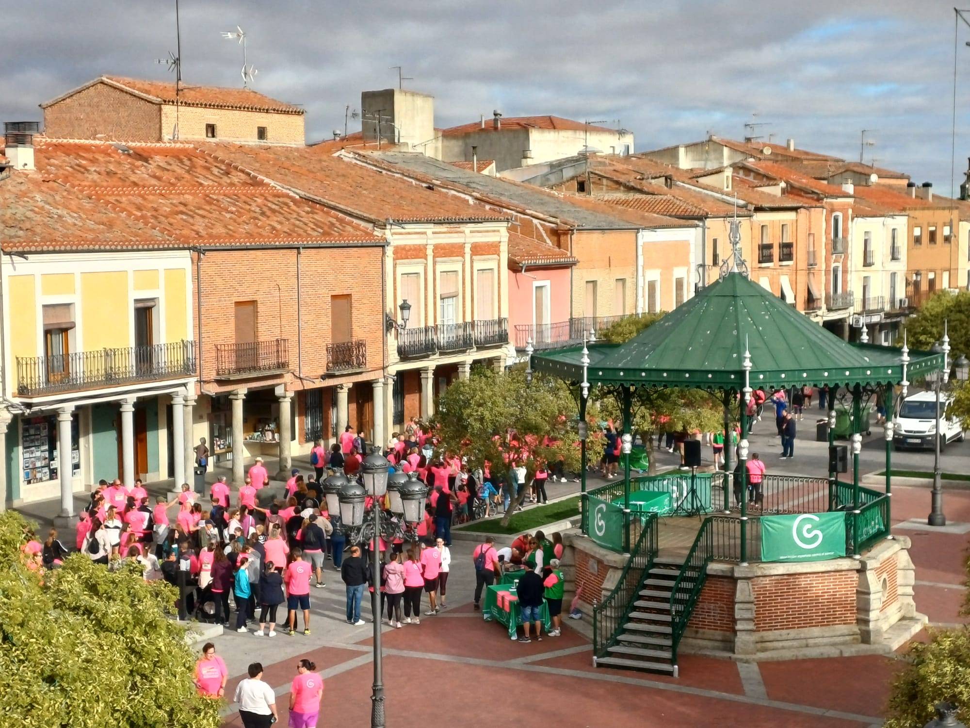 Peñaranda se tiñe de rosa en apoyo a la lucha contra el cáncer
