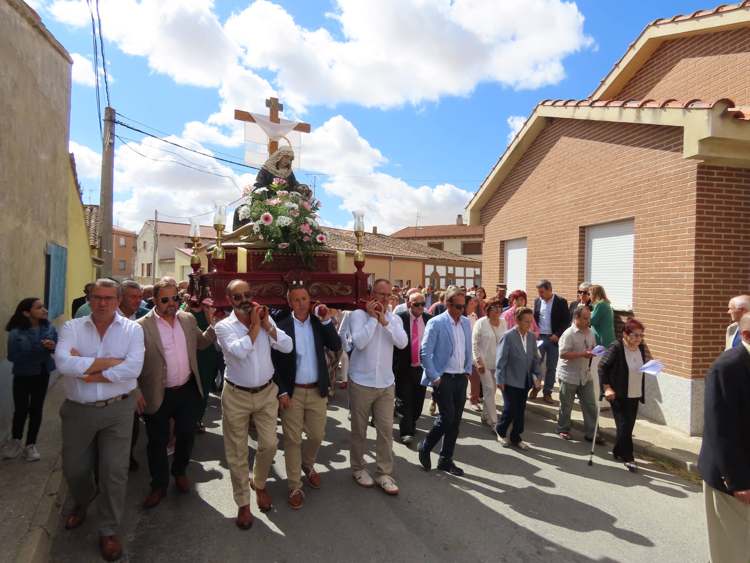 Himnos en honor a Nuestra Señora de las Angustias en Bóveda