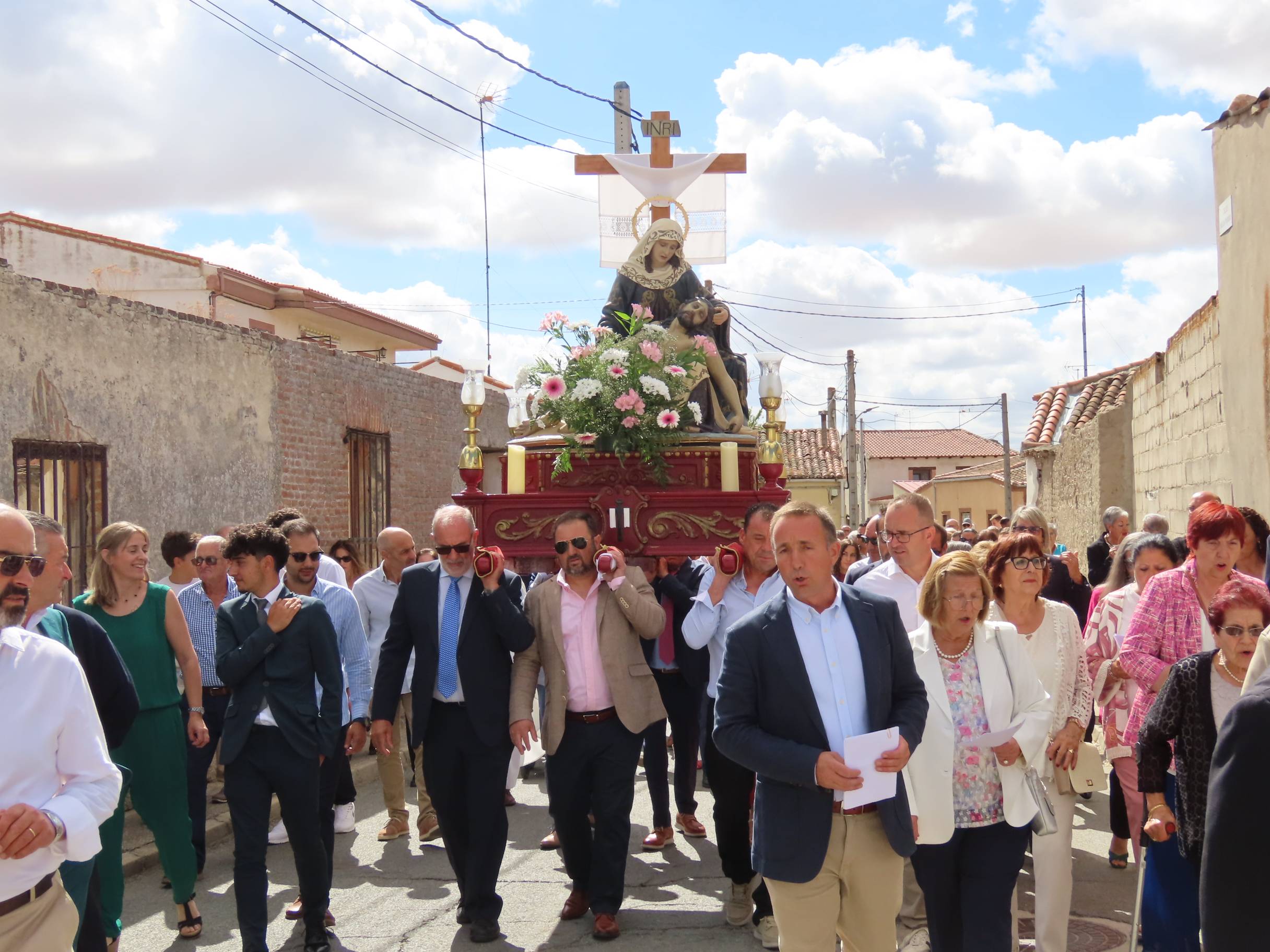 Himnos en honor a Nuestra Señora de las Angustias en Bóveda