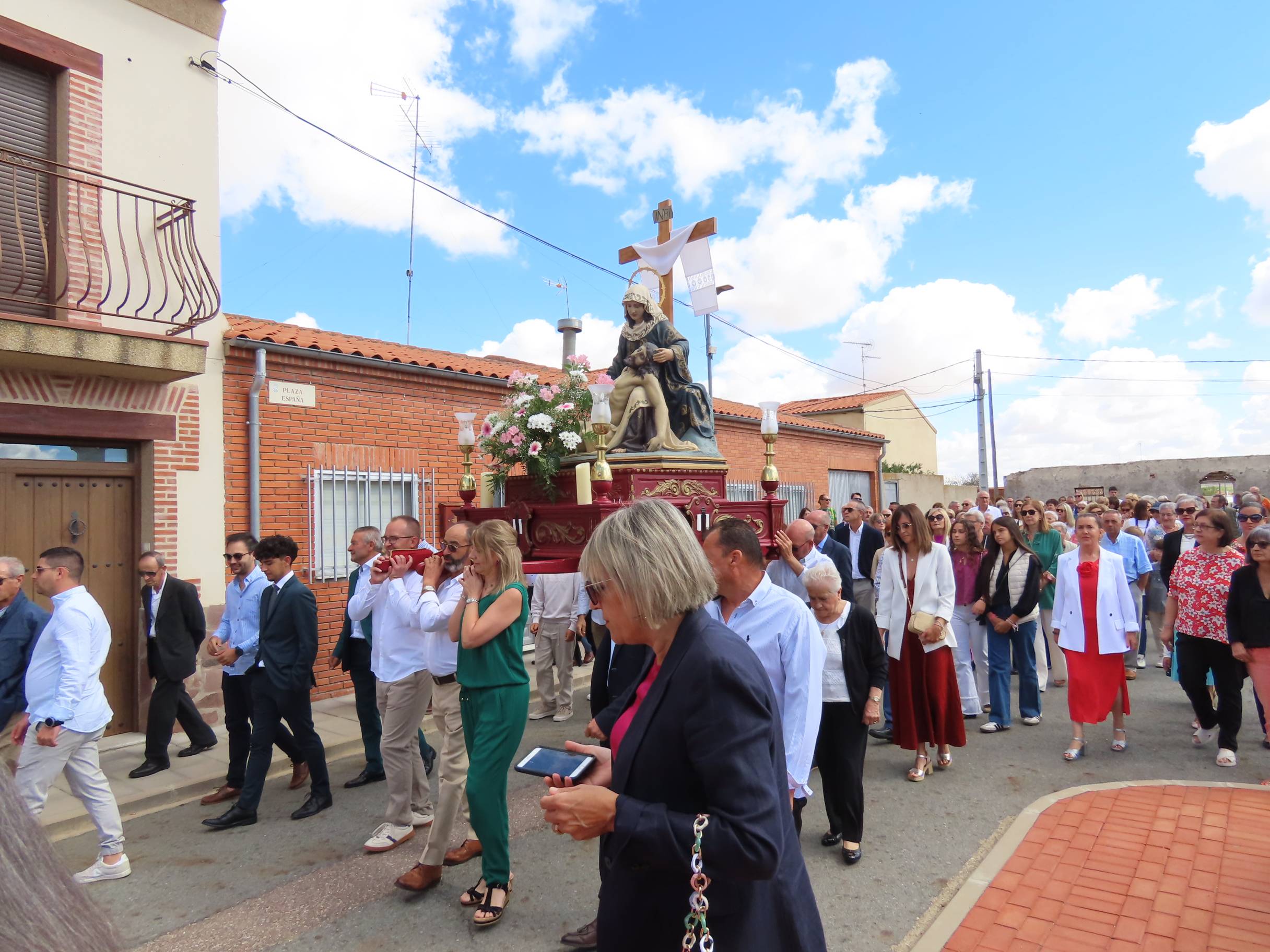 Himnos en honor a Nuestra Señora de las Angustias en Bóveda