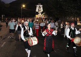 Traslado del Cristo de Sanchotello a su ermita.