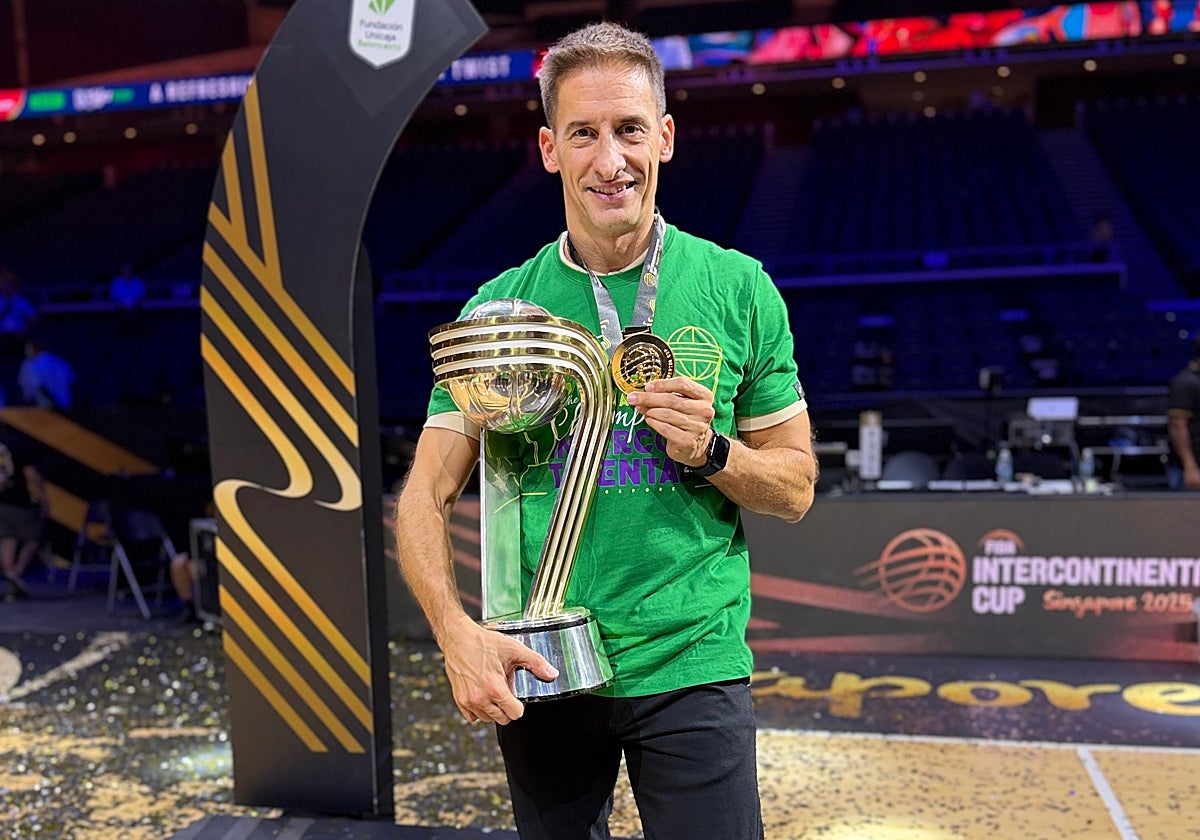 Alberto Miranda con la Intercontinental conquistada este domingo.