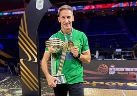 Alberto Miranda con la Intercontinental conquistada este domingo.