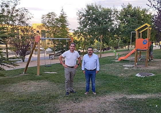 Enrique García y Jesús María Gómez, en el nuevo parque.