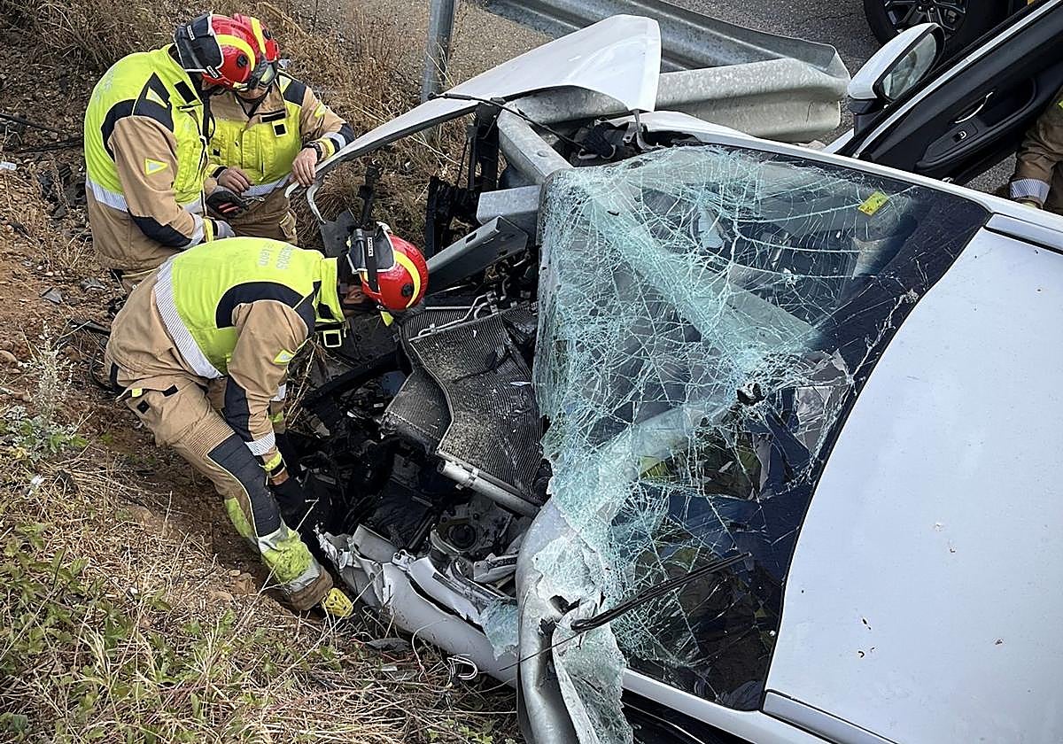 Los Bomberos de León intervienen en el siniestro.