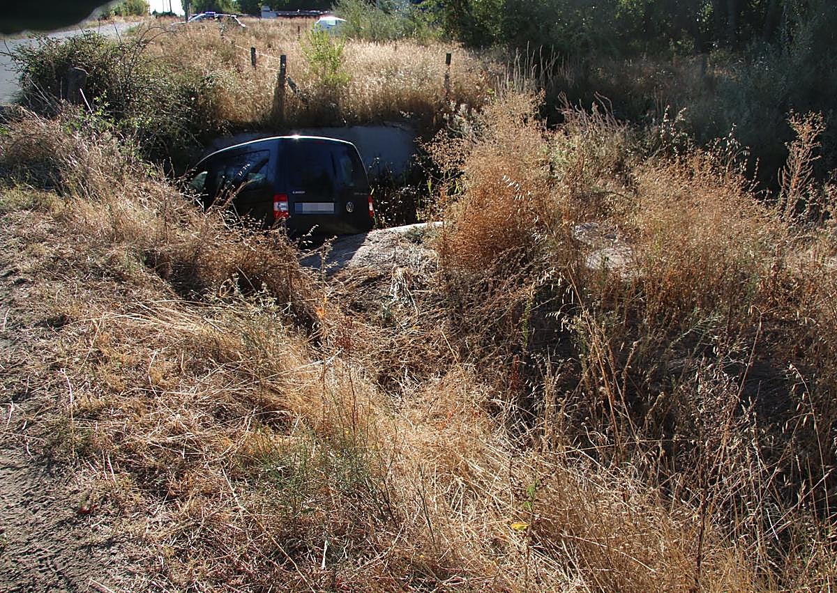 Imagen secundaria 1 - Imágenes del coche accidentado.