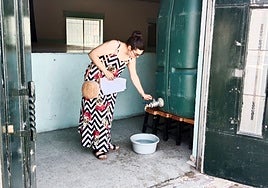 Depósito portátil en Encinas de Abajo cuando se declaró el agua no potable en julio de 2023.