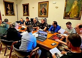 Imagen de la reunión de coordinación de las fuerzas de seguridad para perfilar los detalles de la Ruta Vetona, que se celebra este fin de semana en Béjar.