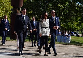 Así fue la llegada de Letizia a Salamanca: «¡Viva la reina, viva España!»
