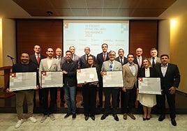 Los galardonados con sus premios en la Cámara de Comercio.