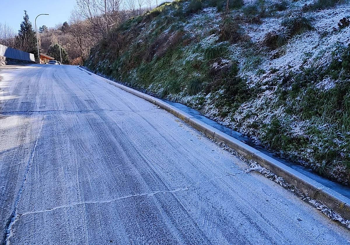 Imagen de archivo de la calle Cordel de Merinas, en Béjar, helada.