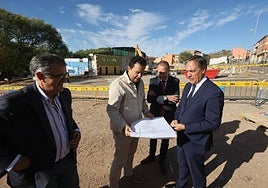 Derribo de la naves para culminar el boulevar de la avenida de Salamanca.
