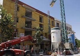 Trabajos en un edificio de viviendas en Salamanca.
