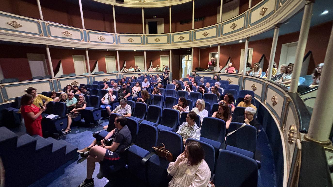Auditorio del centenario teatro Calderón durante una reunión.