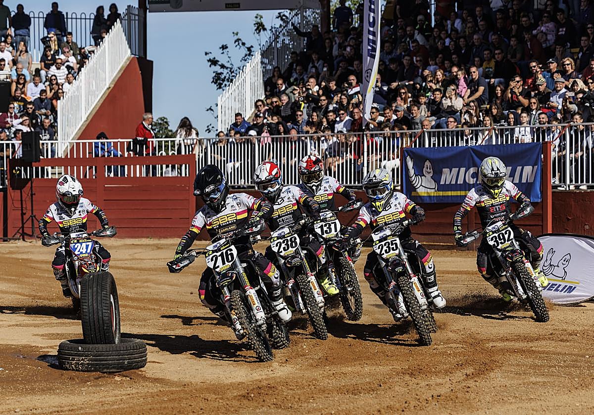 Una de las exhibiciones de motos que se desarrollaron en el anillo del Recinto Ferial Provincial en la edición del año pasado.
