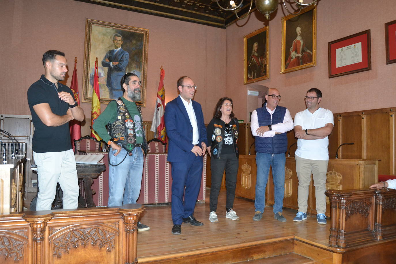 Recepción a un grupo de moteros en Miróbriga