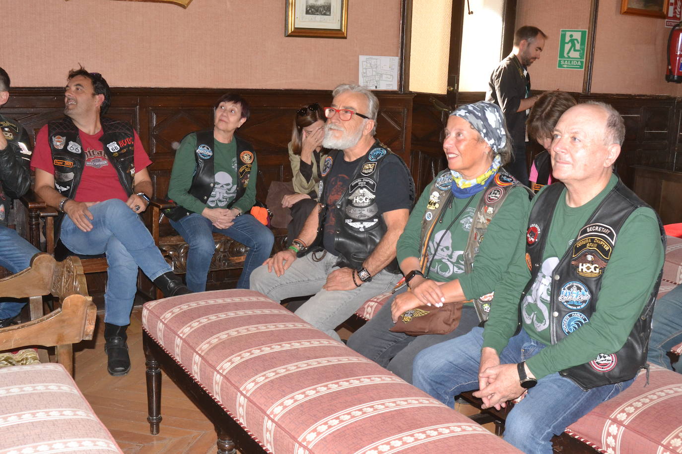 Recepción a un grupo de moteros en Miróbriga