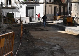 Imagen del lugar donde han aparecido los restos, que han sido tapados como medida de seguridad.
