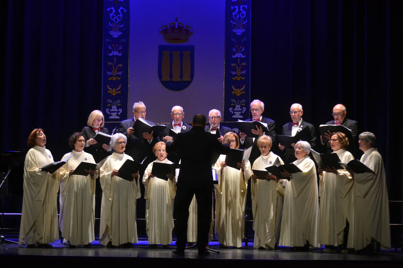 La música de las corales ensalza el 125 aniversario del Teatro Nuevo de Miróbriga