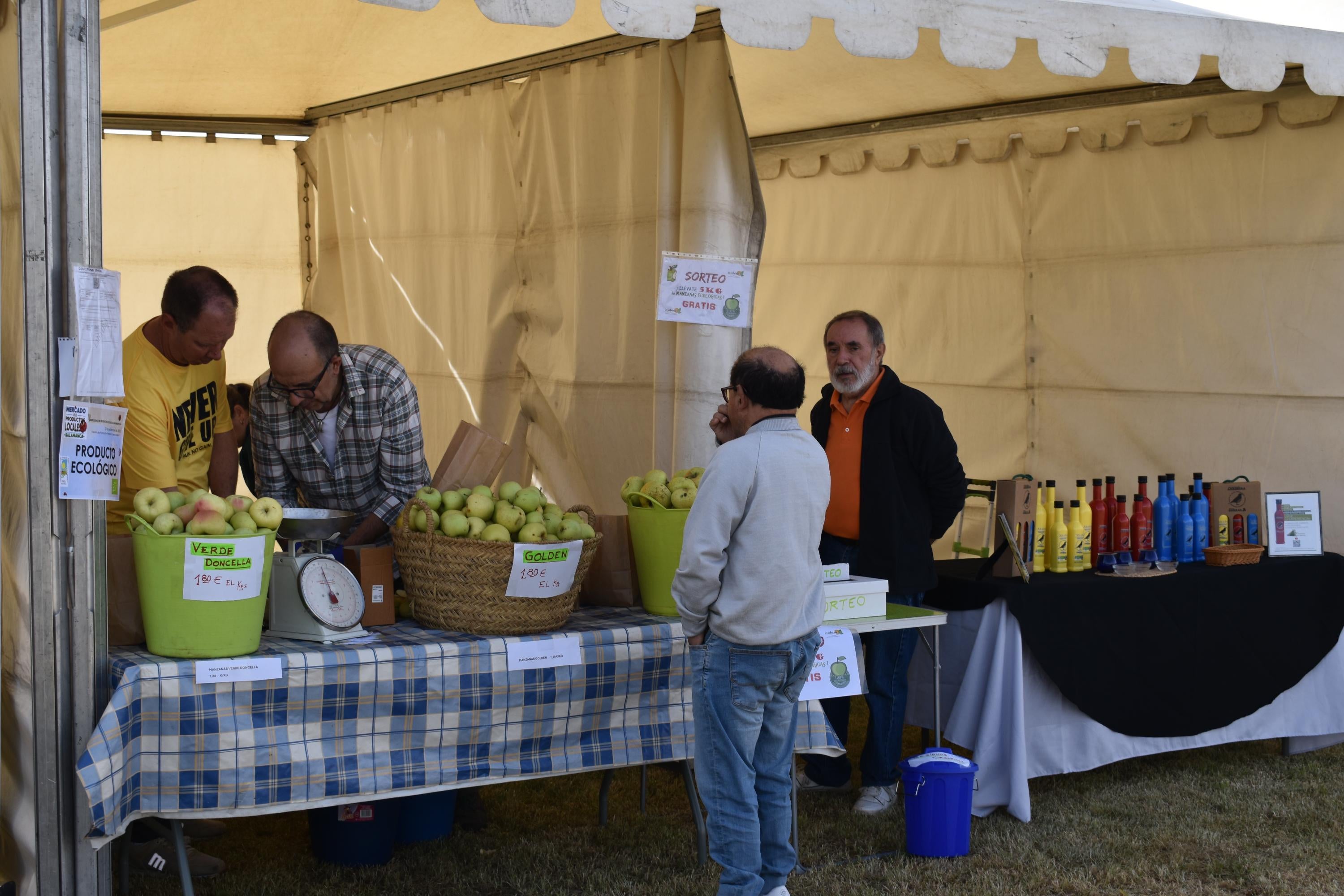 El campo y la ciudad se dan cita en Cabrerizos con el Mercado Ecológico de Salamanca
