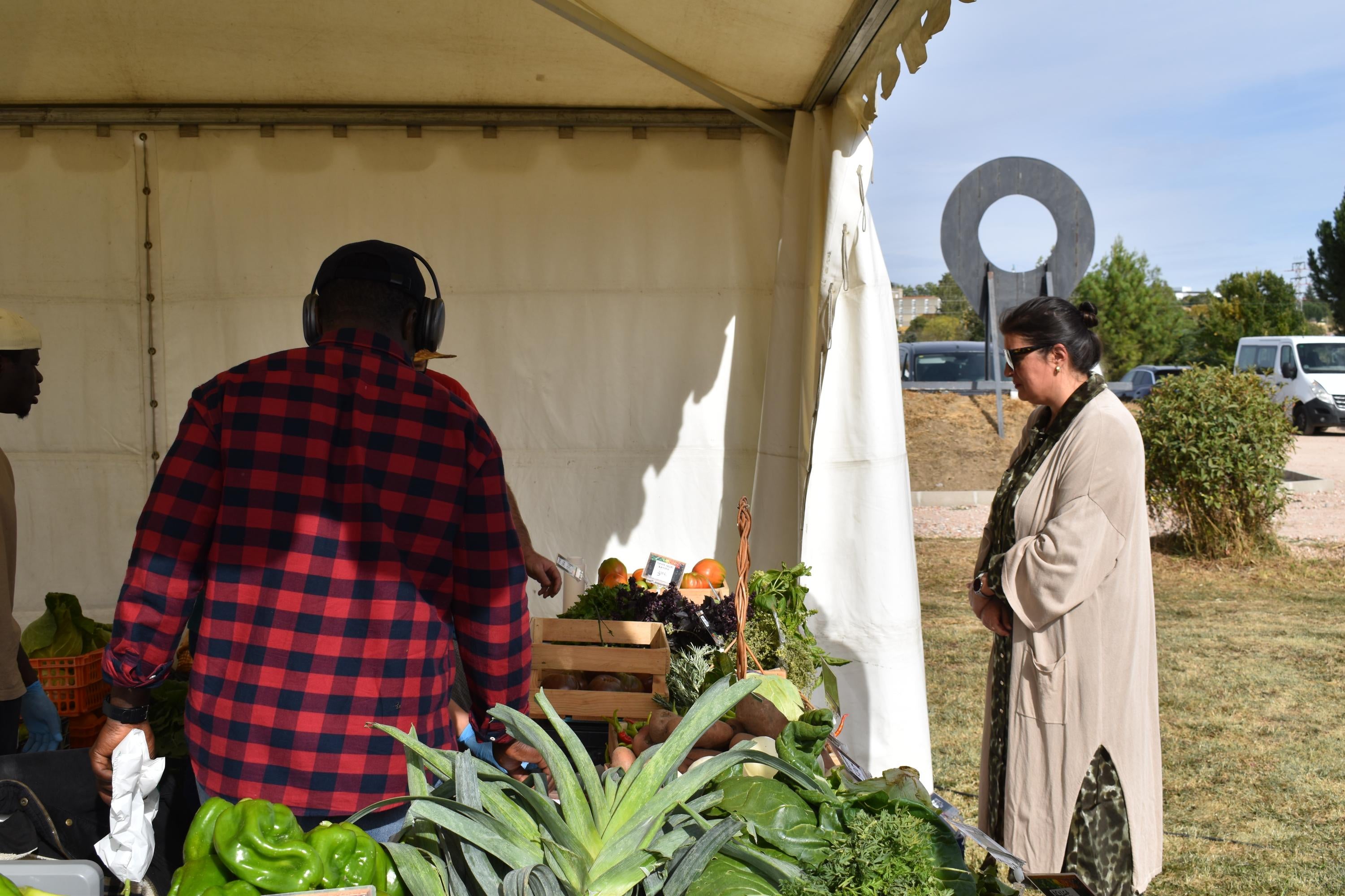 El campo y la ciudad se dan cita en Cabrerizos con el Mercado Ecológico de Salamanca
