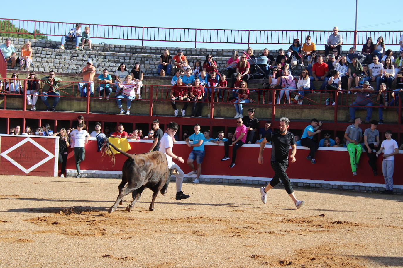 Emotivo y animado inicio de fiestas en San Miguel de Valero