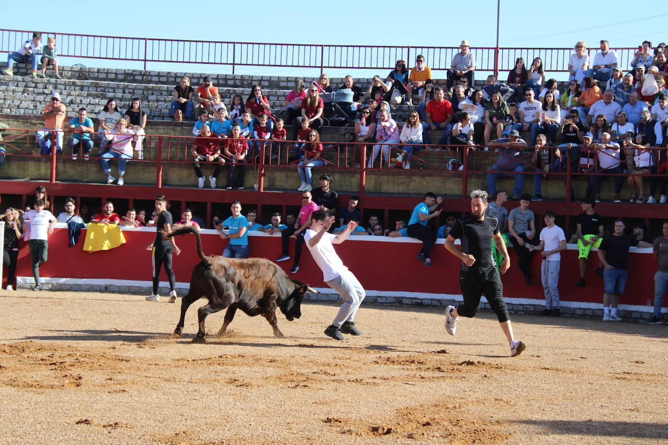 Emotivo y animado inicio de fiestas en San Miguel de Valero
