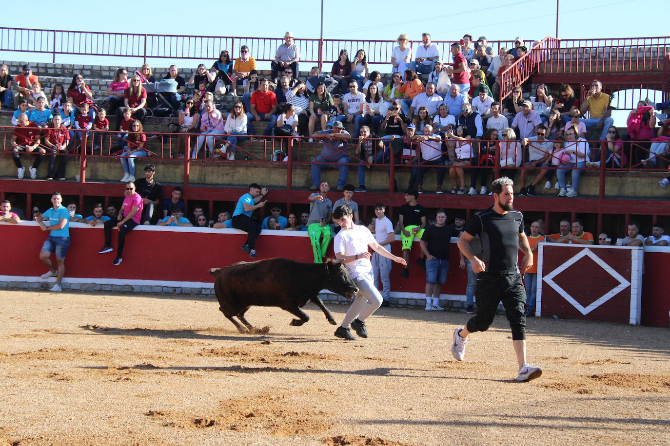 Emotivo y animado inicio de fiestas en San Miguel de Valero