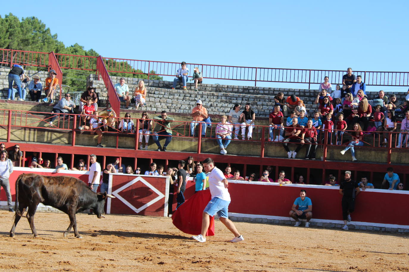 Emotivo y animado inicio de fiestas en San Miguel de Valero