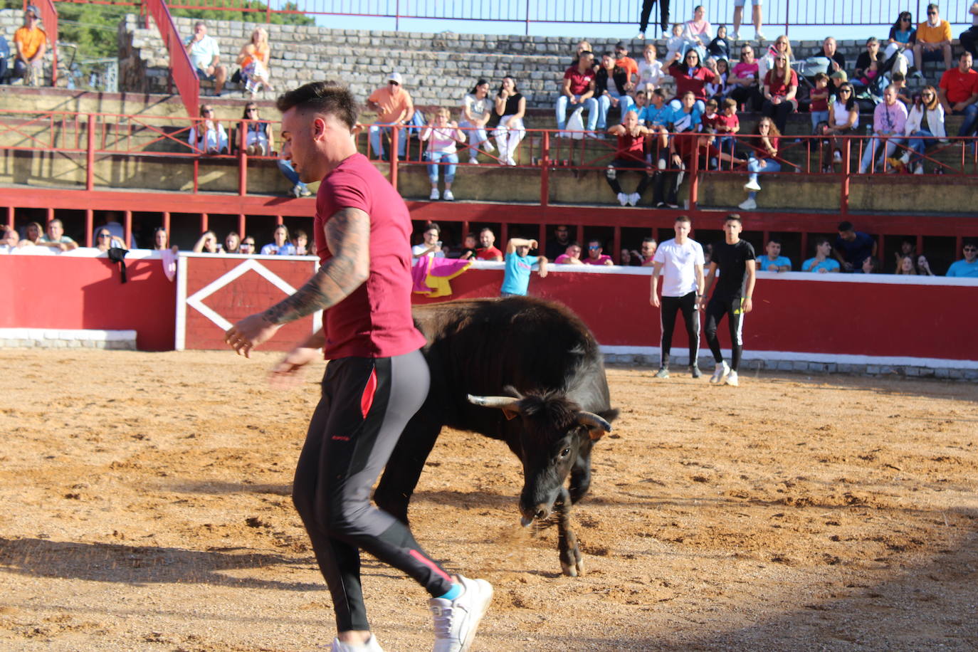 Emotivo y animado inicio de fiestas en San Miguel de Valero