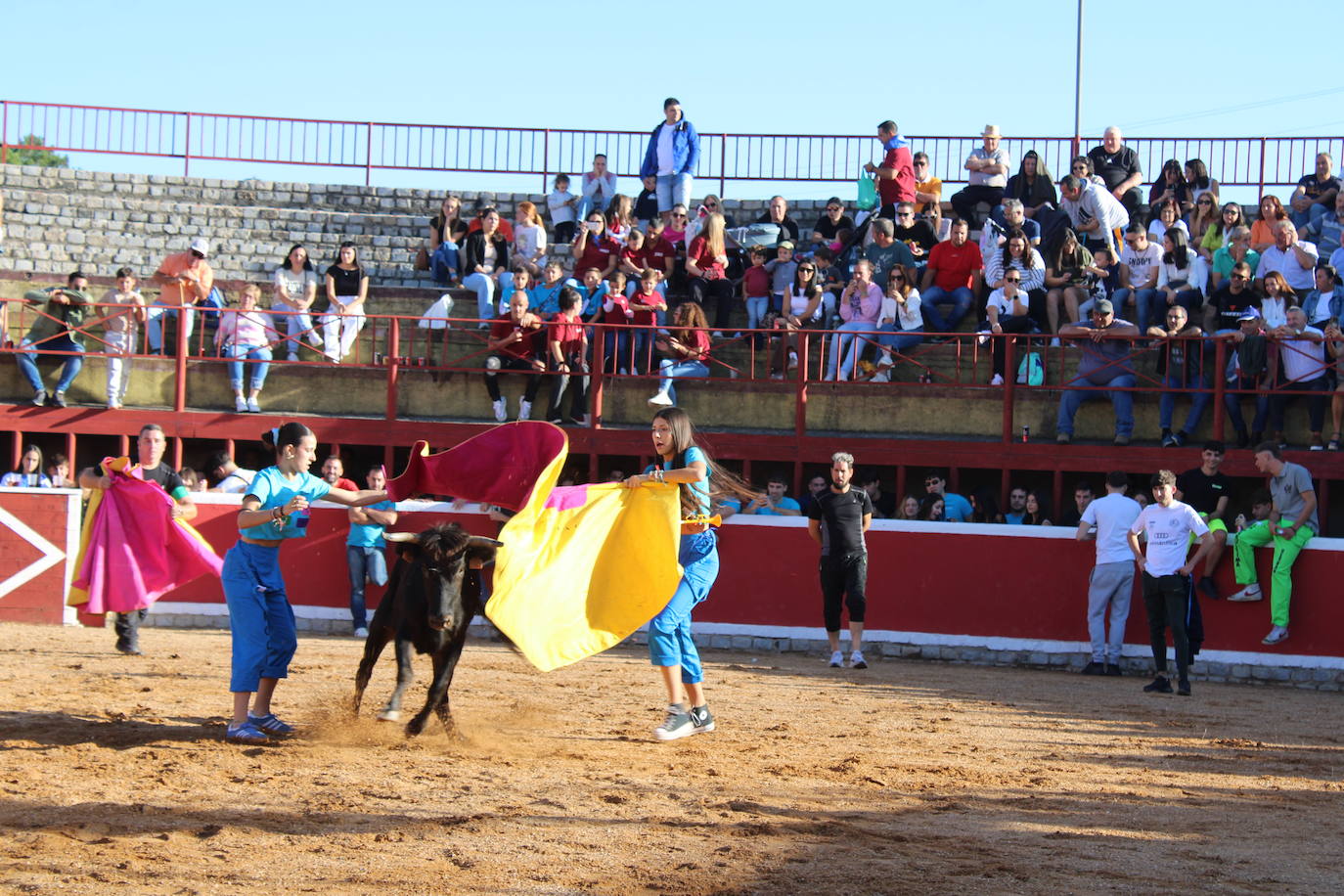 Emotivo y animado inicio de fiestas en San Miguel de Valero